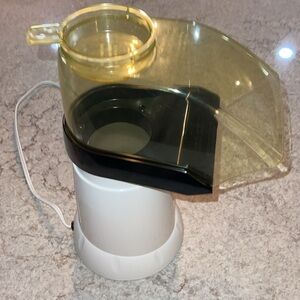 Presto Poplite Hot Air popcorn popper good clean condition works well no cracks